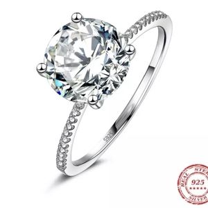 New Gorgeous Solitaire Engagement Ring